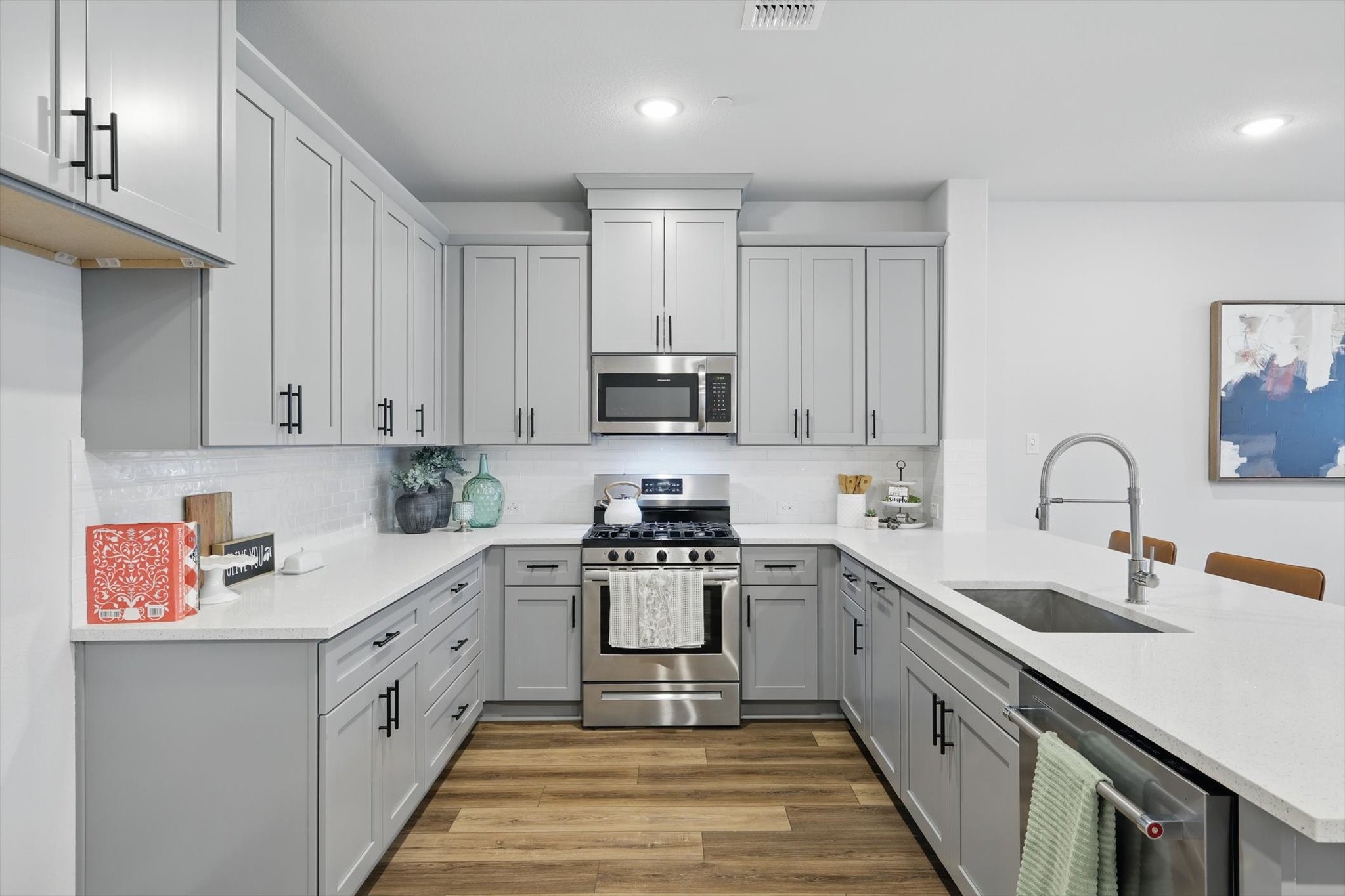 7637 Reis Lane