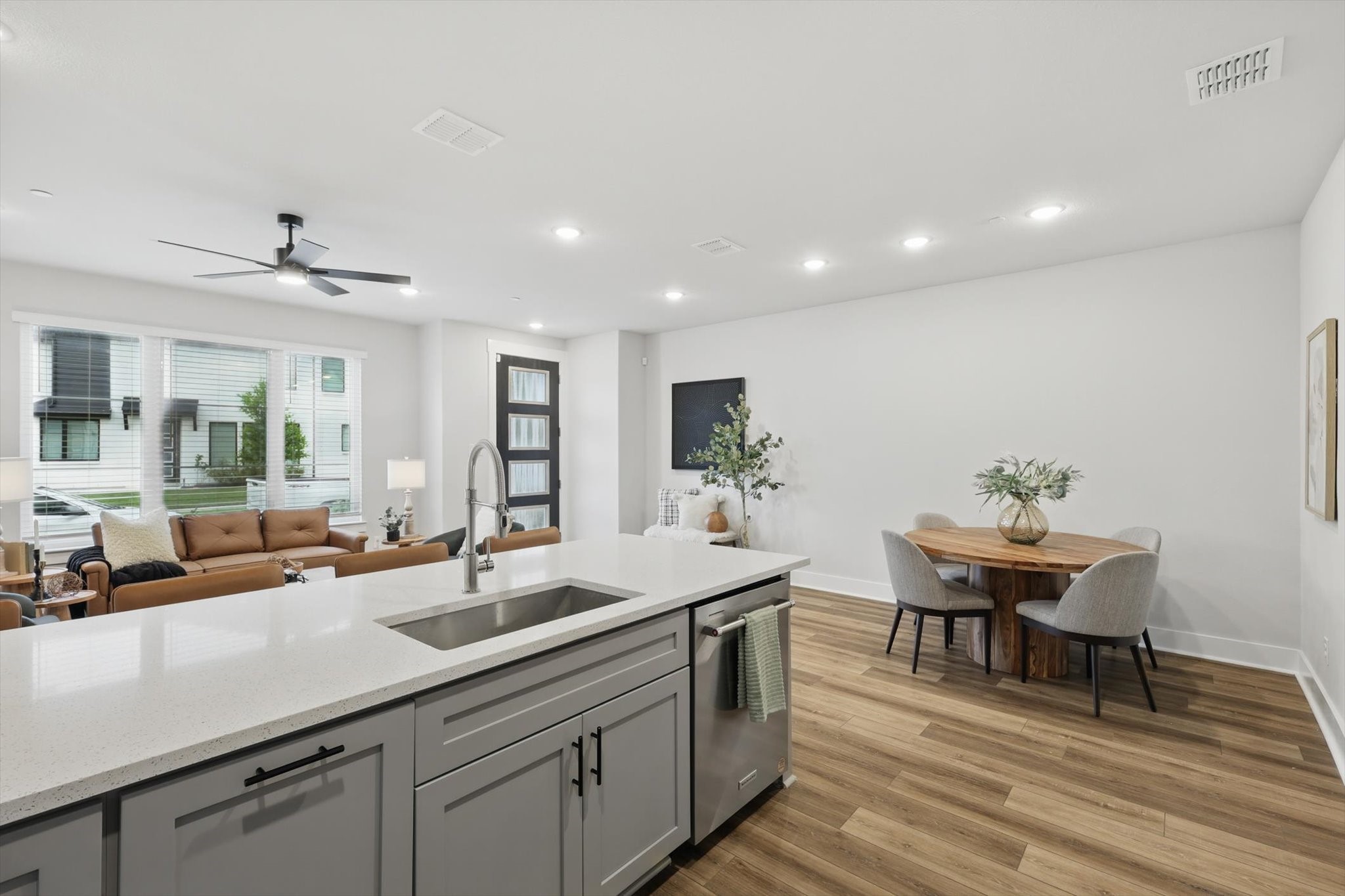 7637 Reis Lane