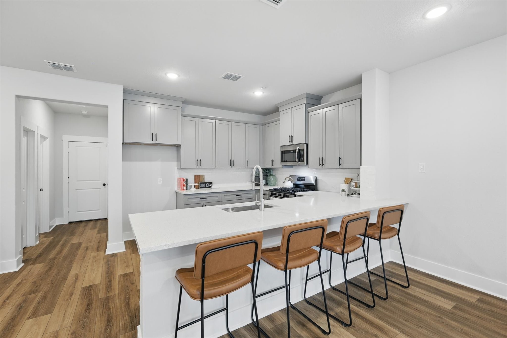 7637 Reis Lane