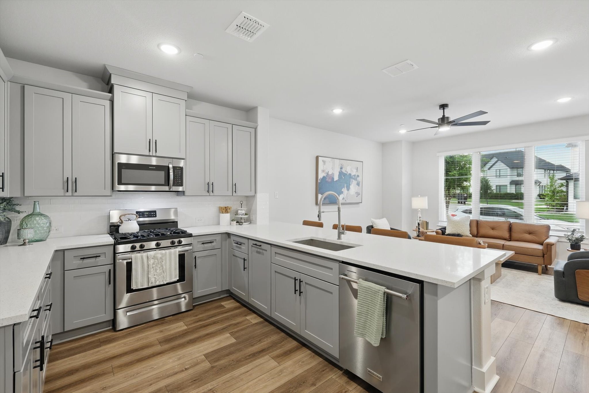 7637 Reis Lane