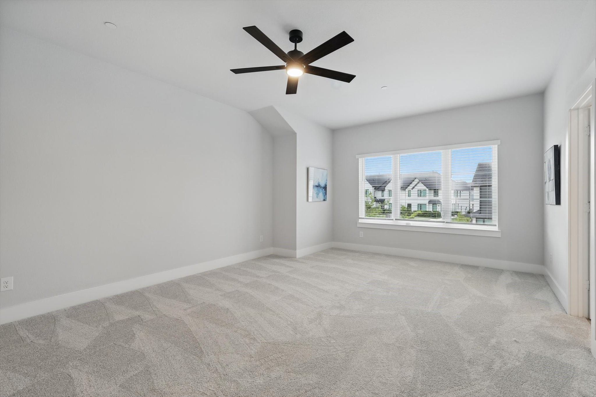 7637 Reis Lane