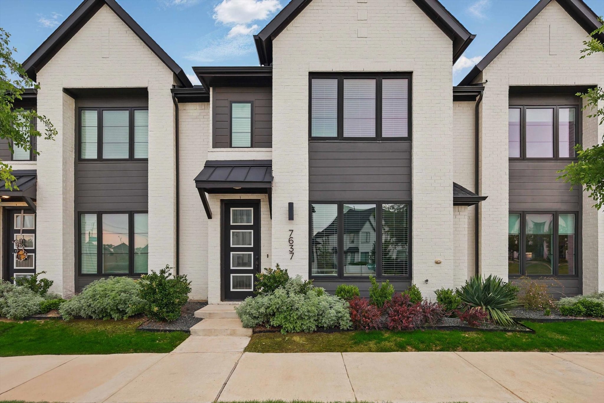 7637 Reis Lane