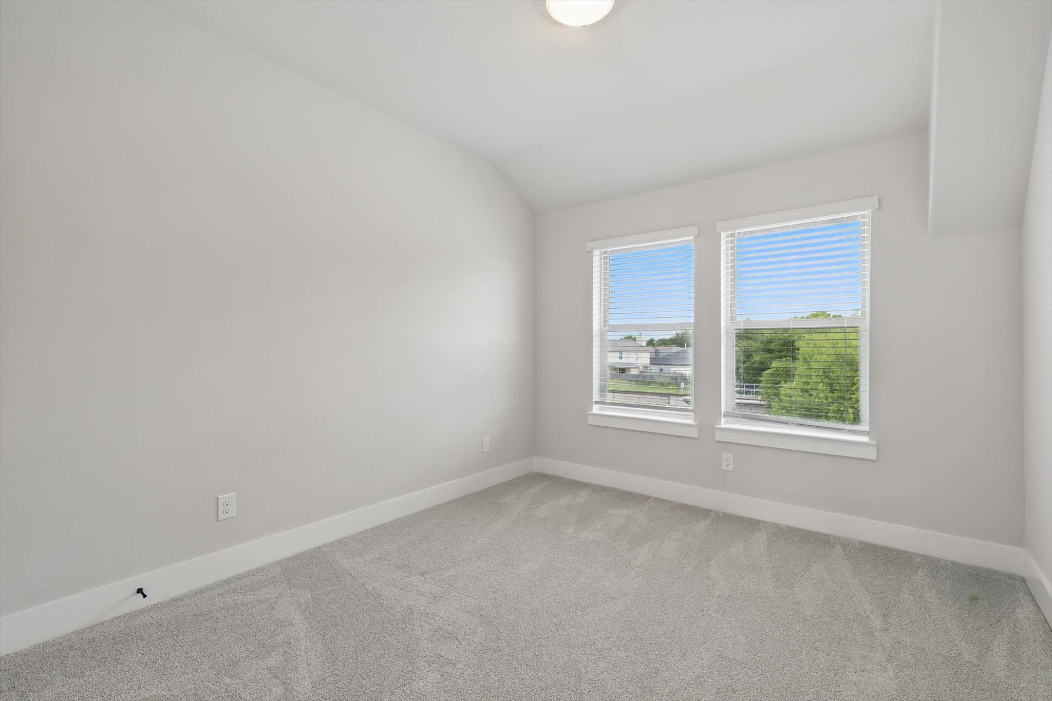 7637 Reis Lane