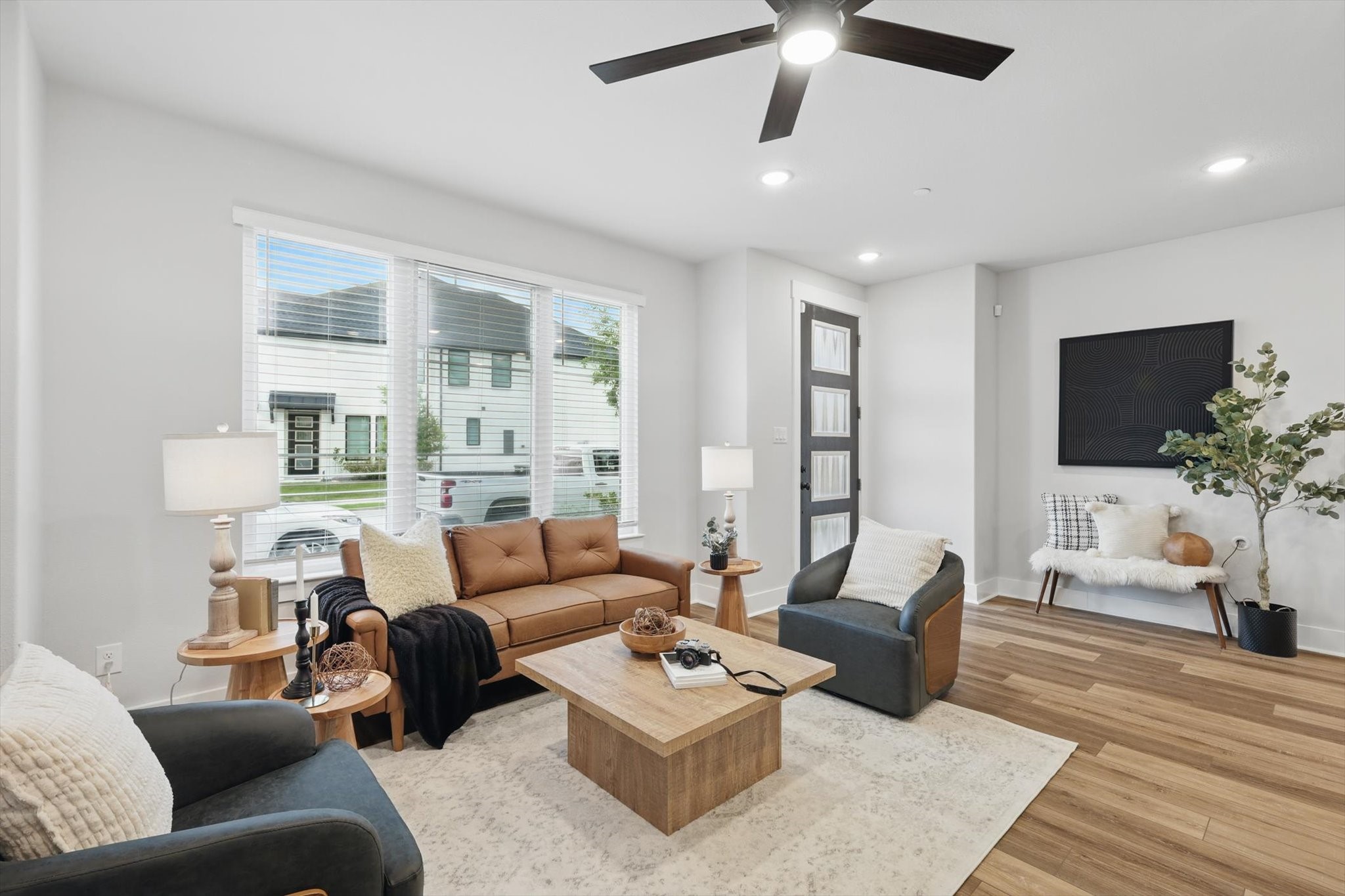 7637 Reis Lane