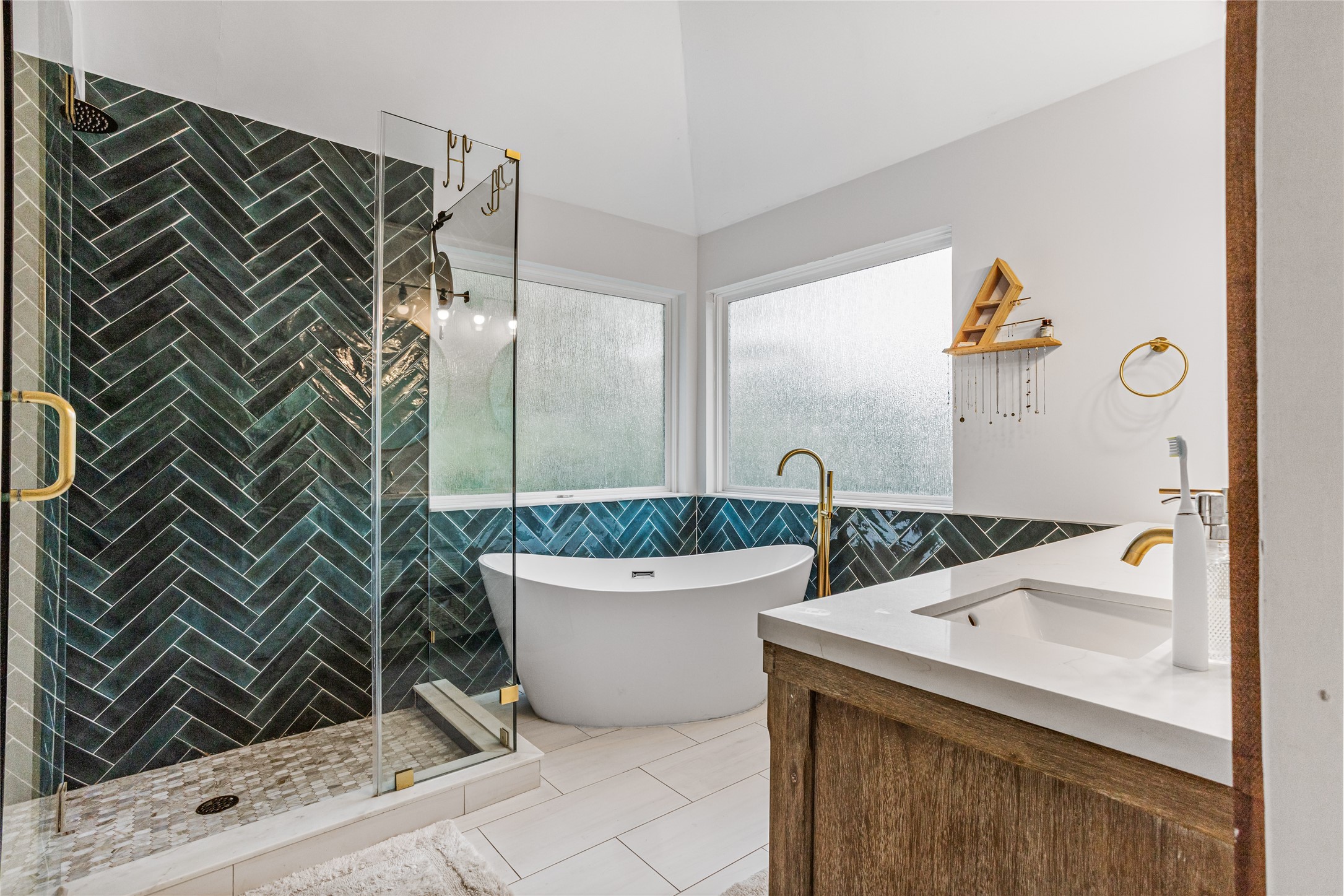 5325 Cambridge Court