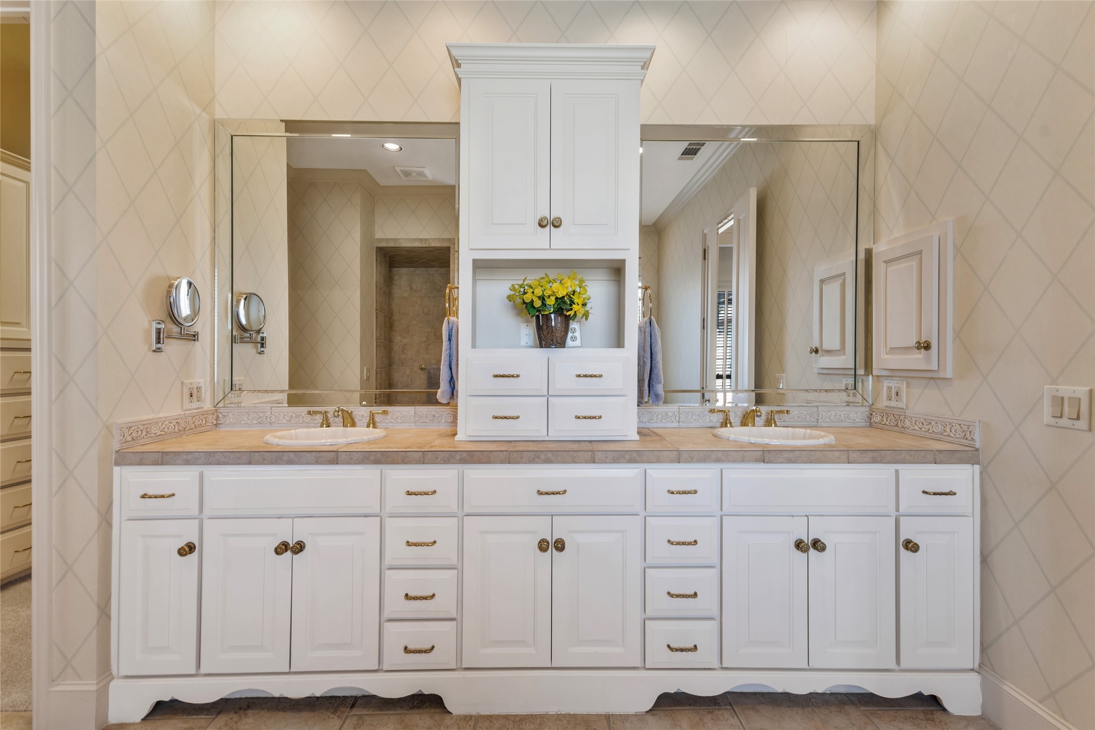 2609 Queen Elizabeth Boulevard