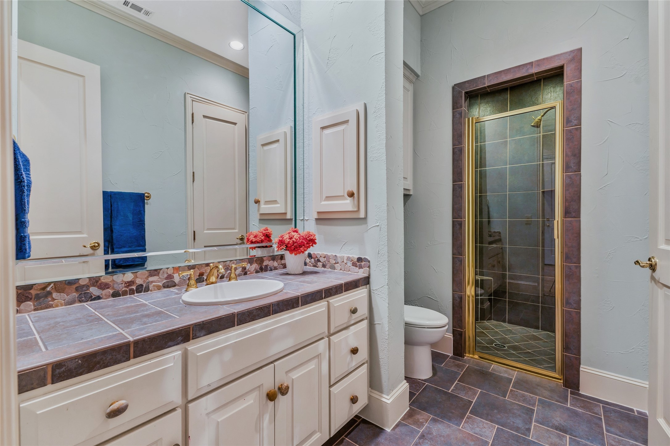 2609 Queen Elizabeth Boulevard