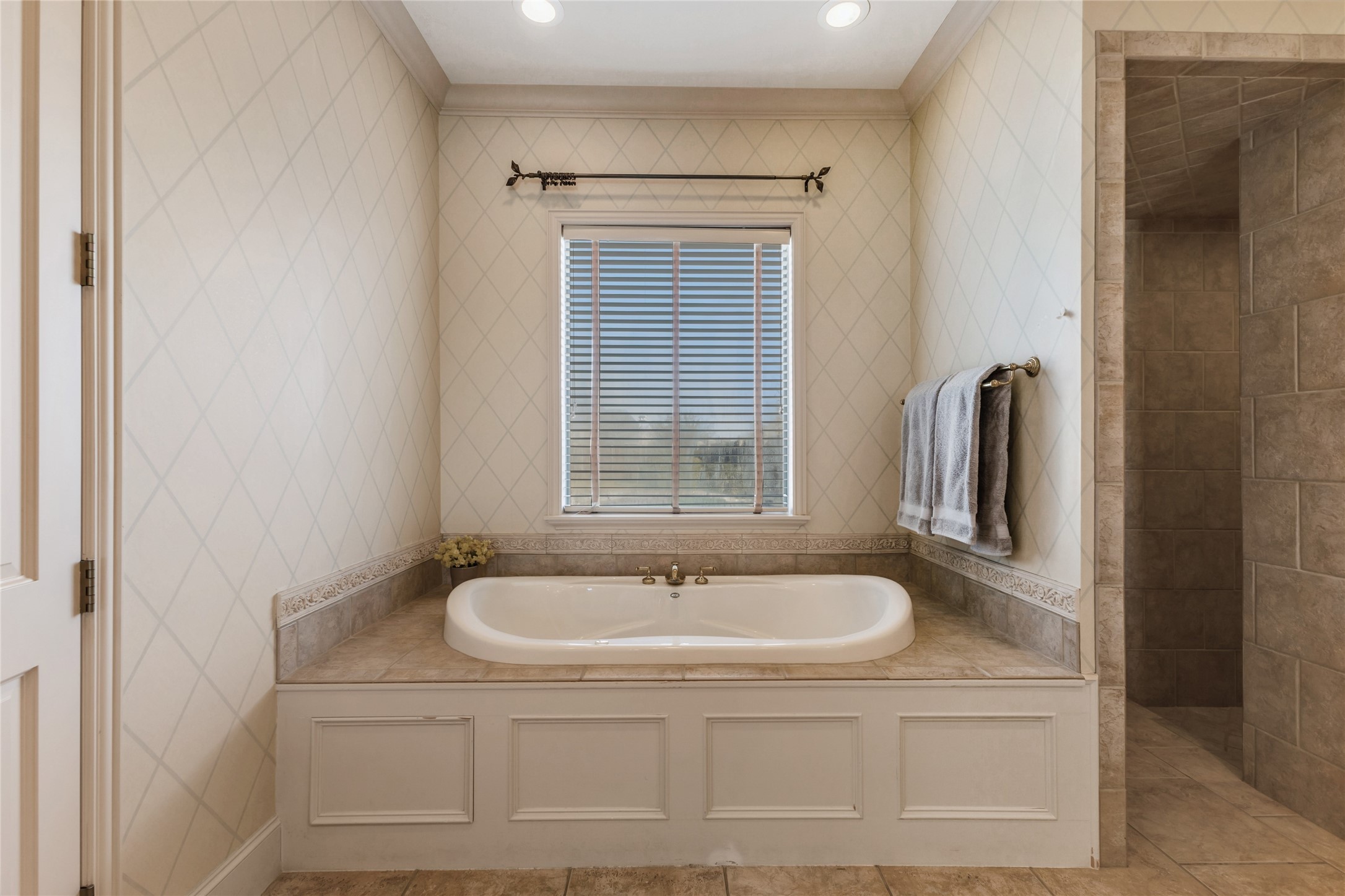 2609 Queen Elizabeth Boulevard