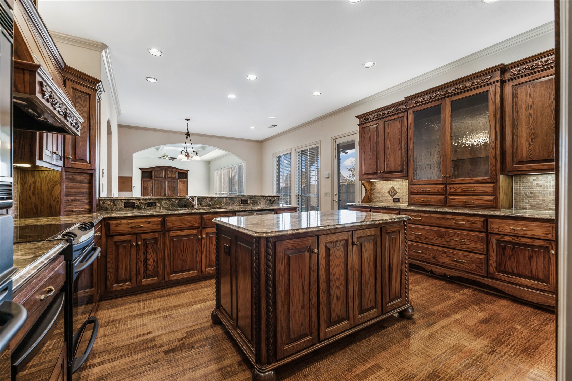 2609 Queen Elizabeth Boulevard