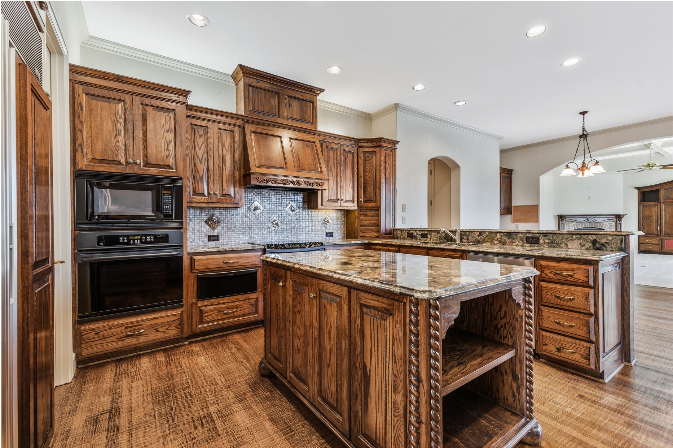 2609 Queen Elizabeth Boulevard