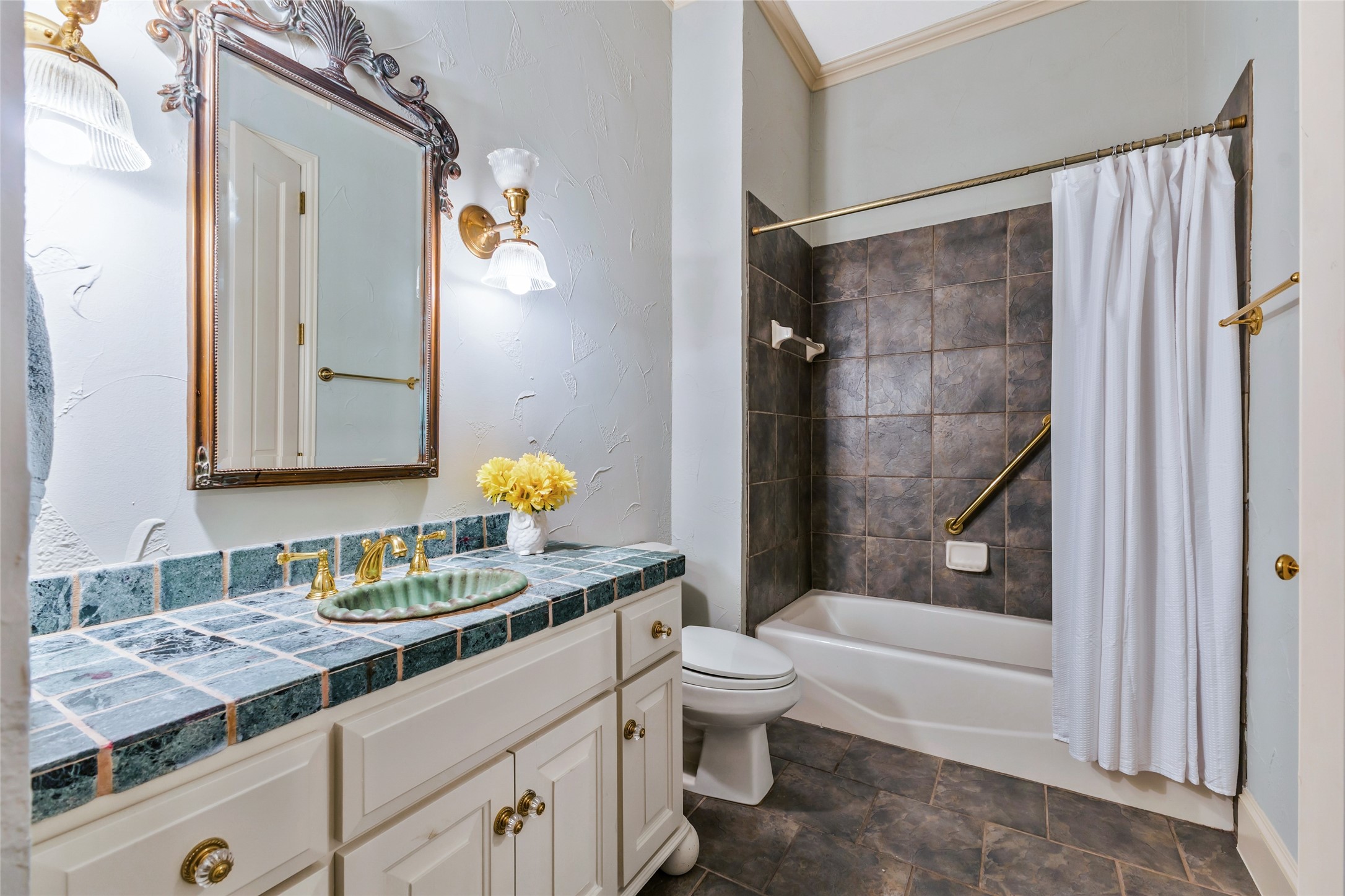 2609 Queen Elizabeth Boulevard