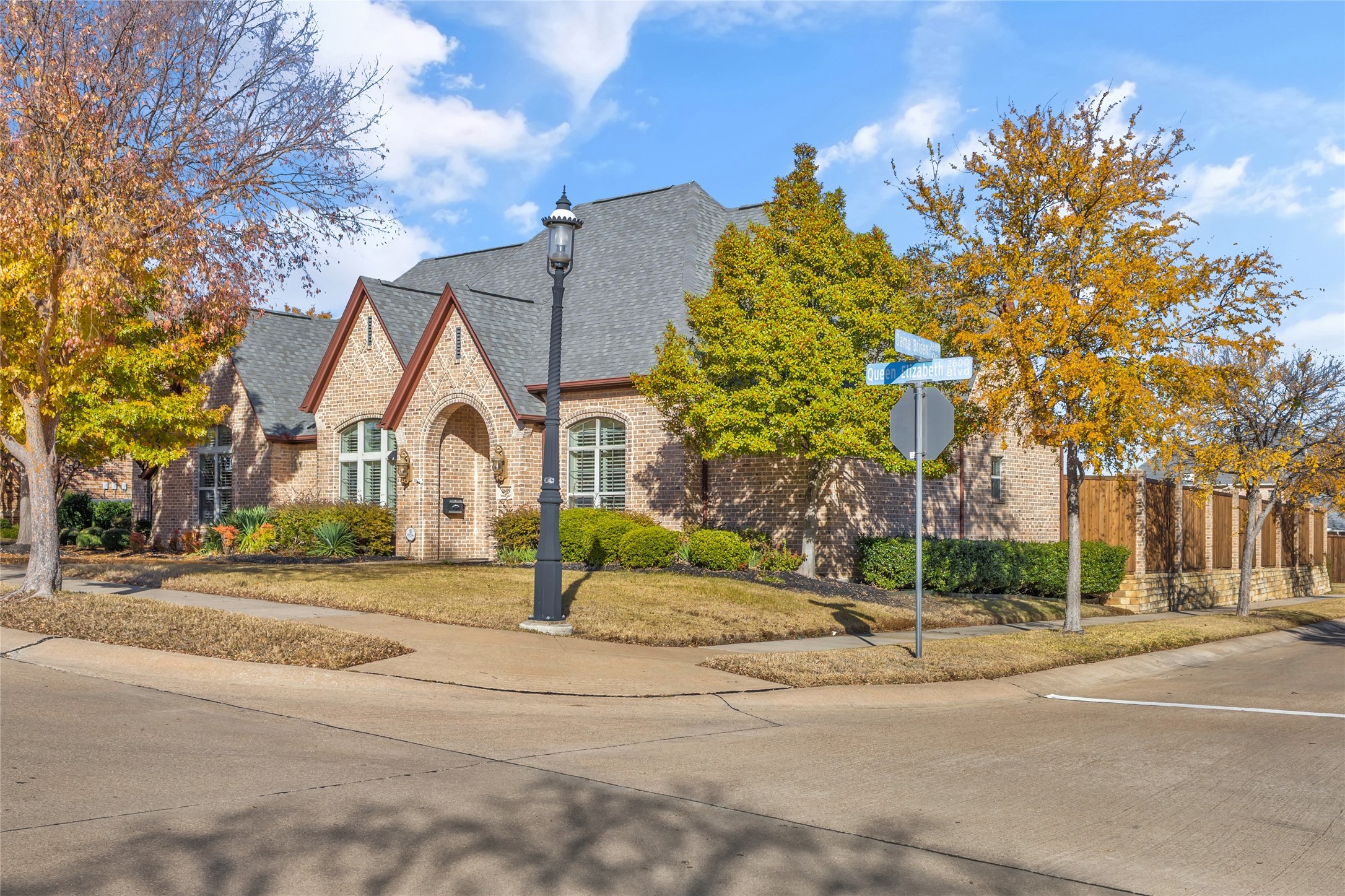 2609 Queen Elizabeth Boulevard