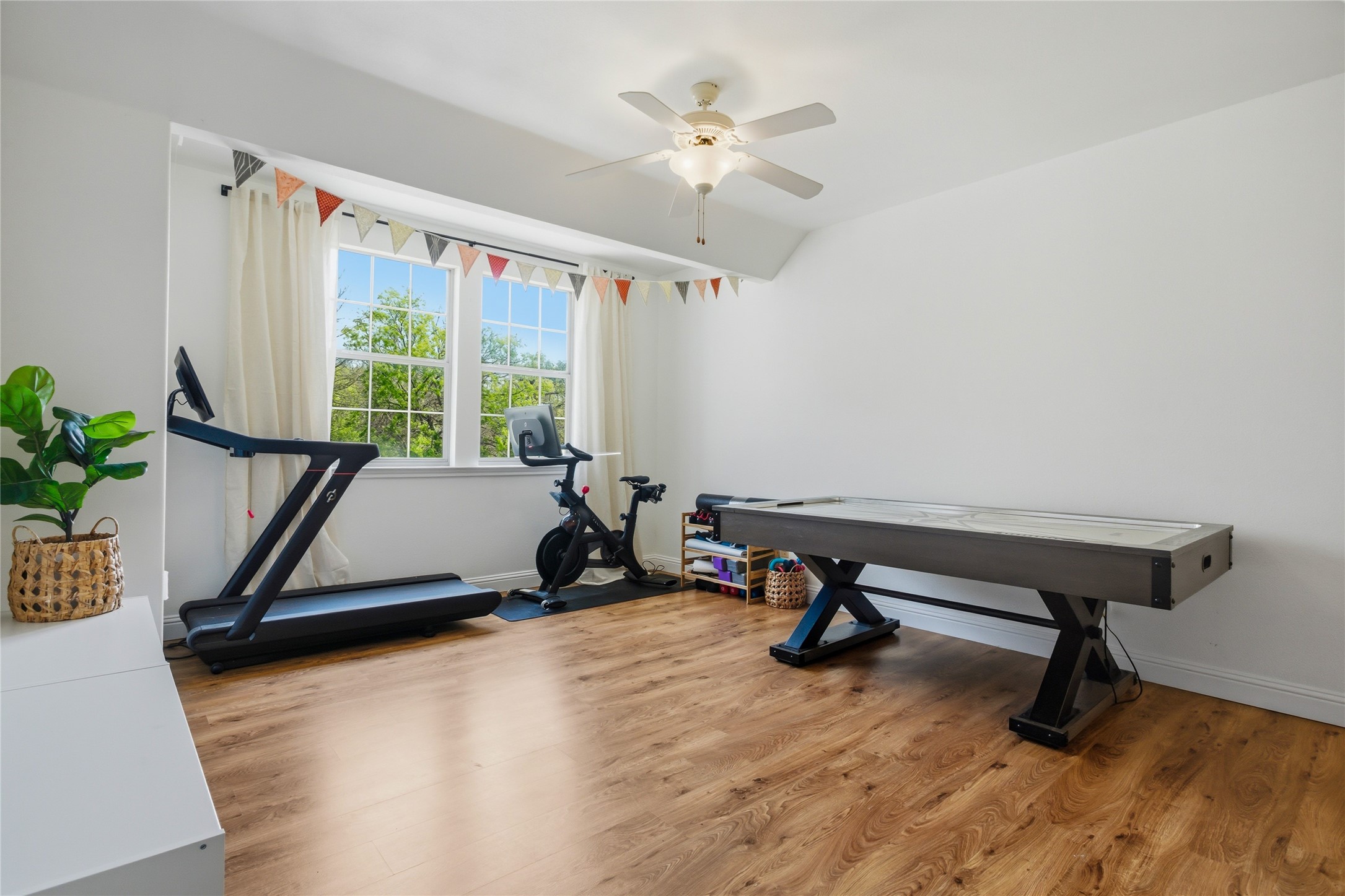 1833 Southpark Drive