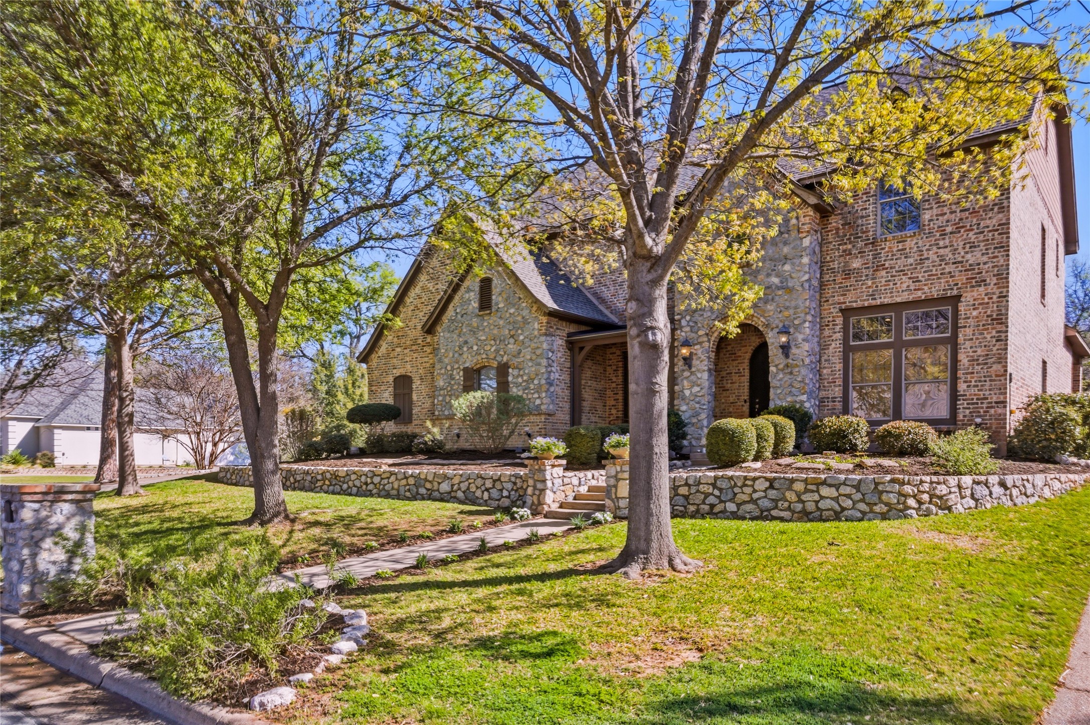 1833 Southpark Drive