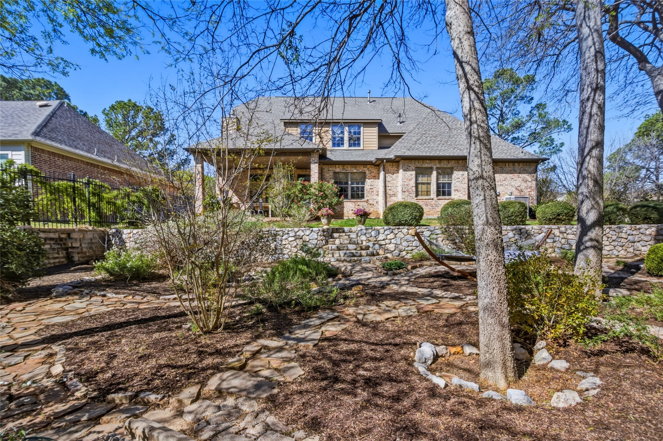 1833 Southpark Drive