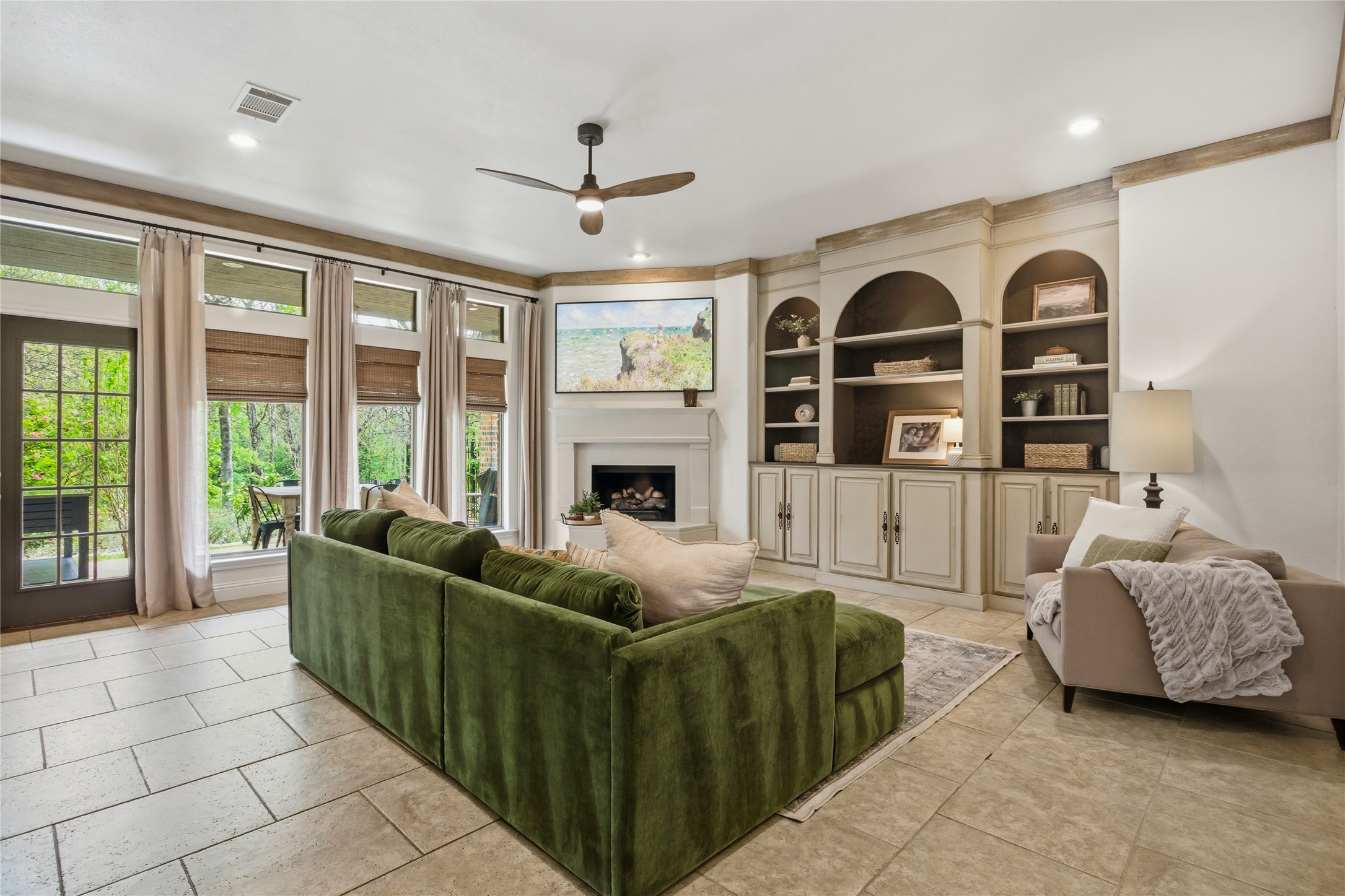 1833 Southpark Drive