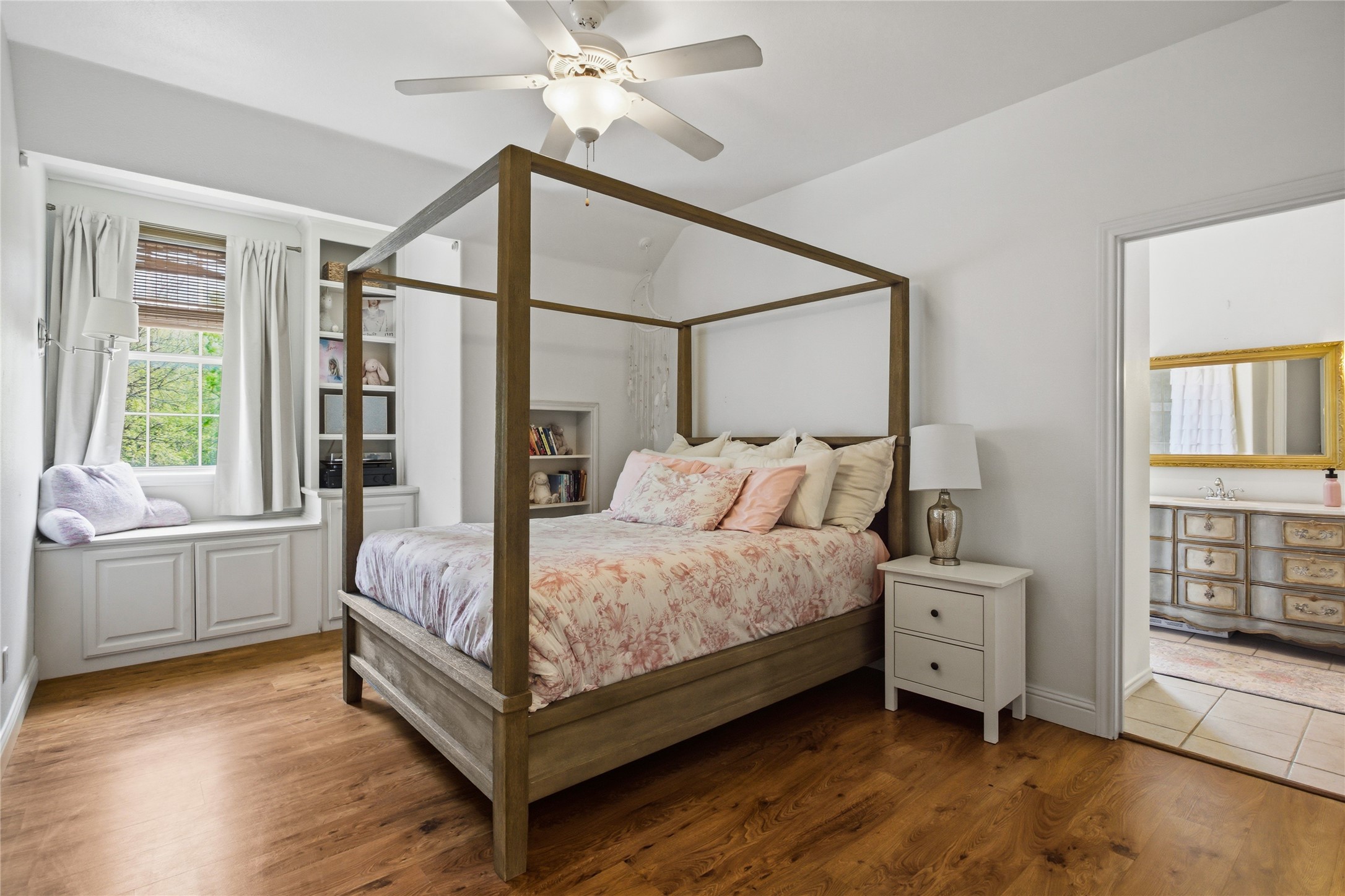 1833 Southpark Drive