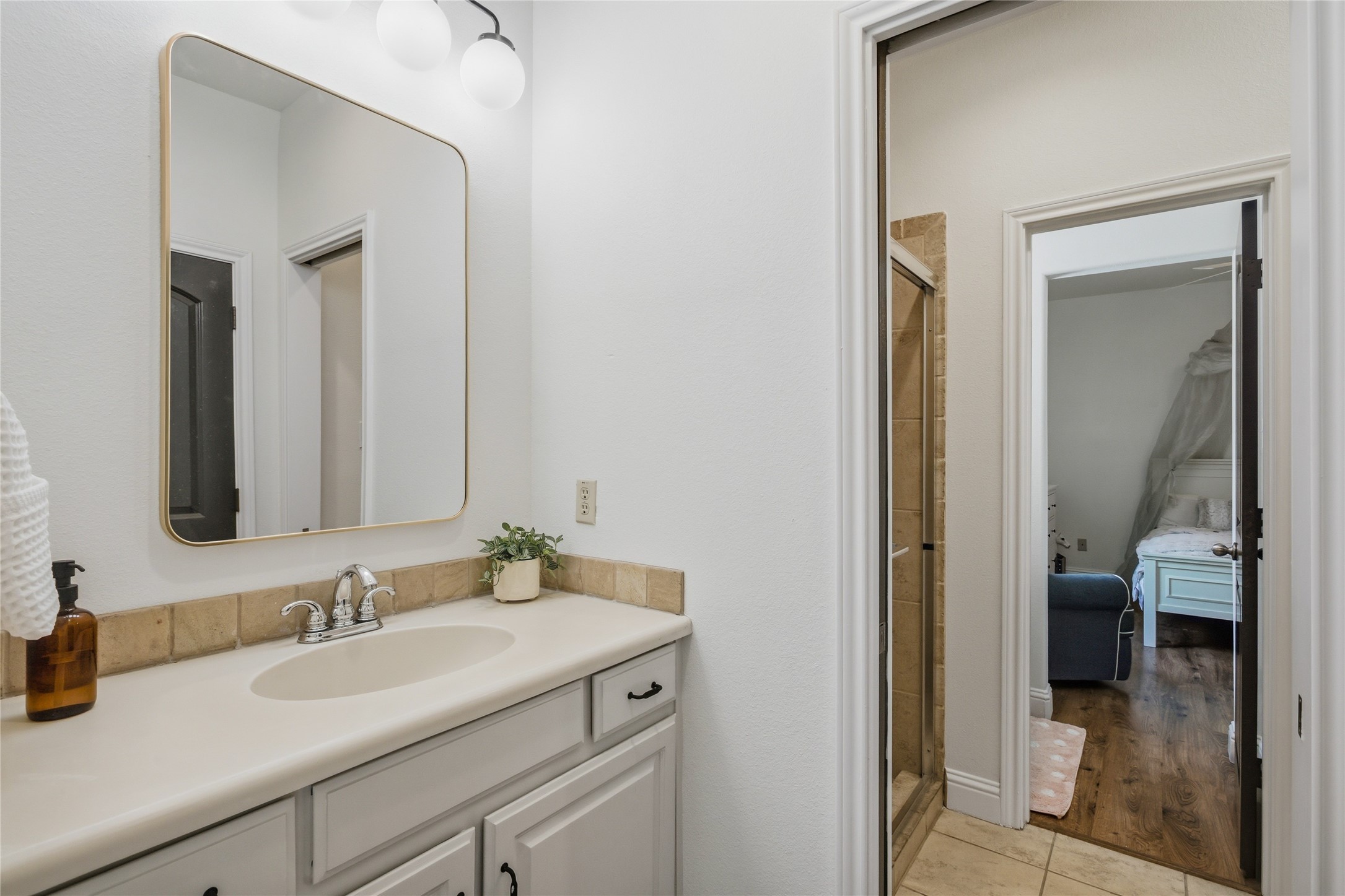 1833 Southpark Drive