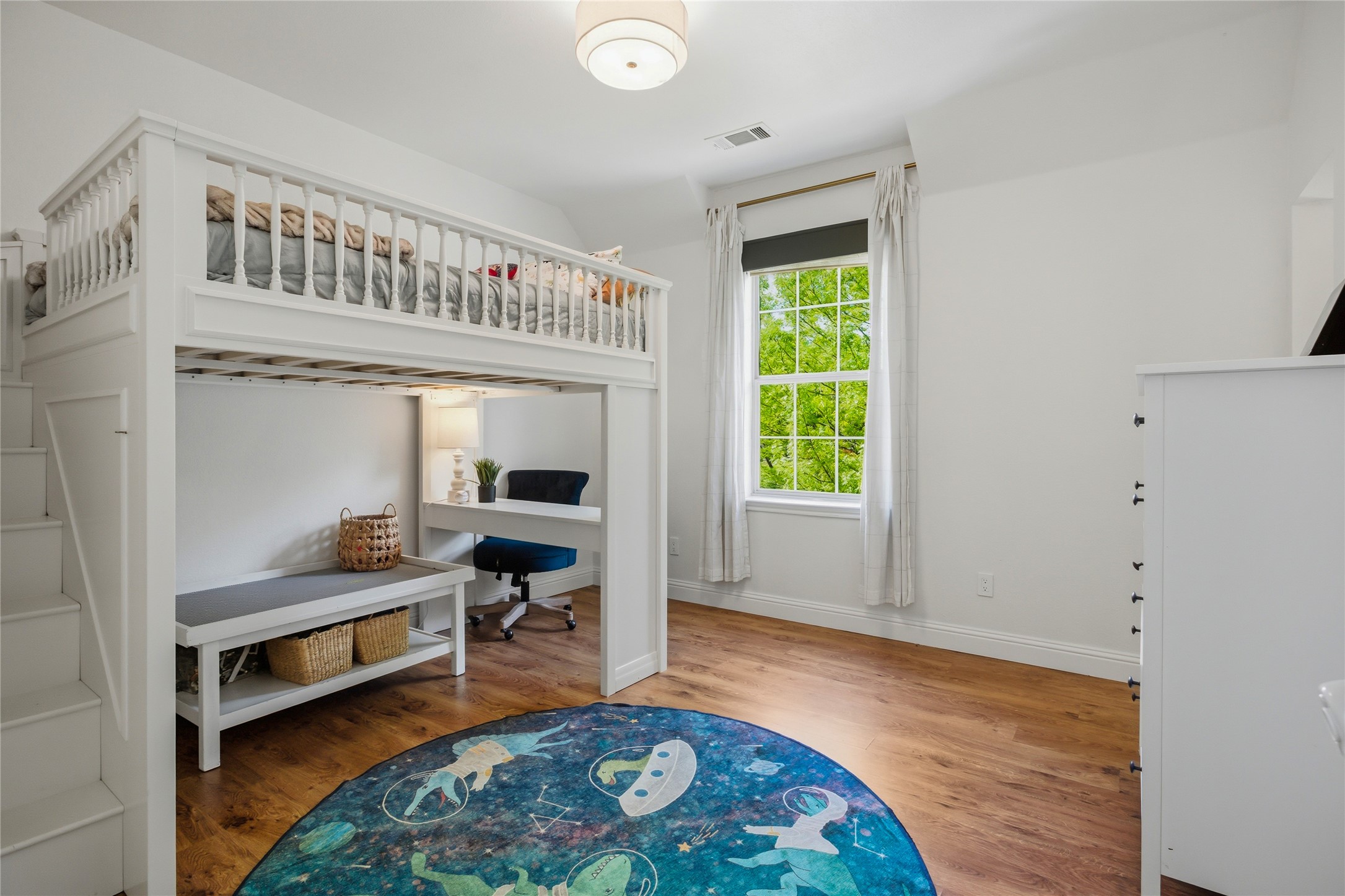 1833 Southpark Drive