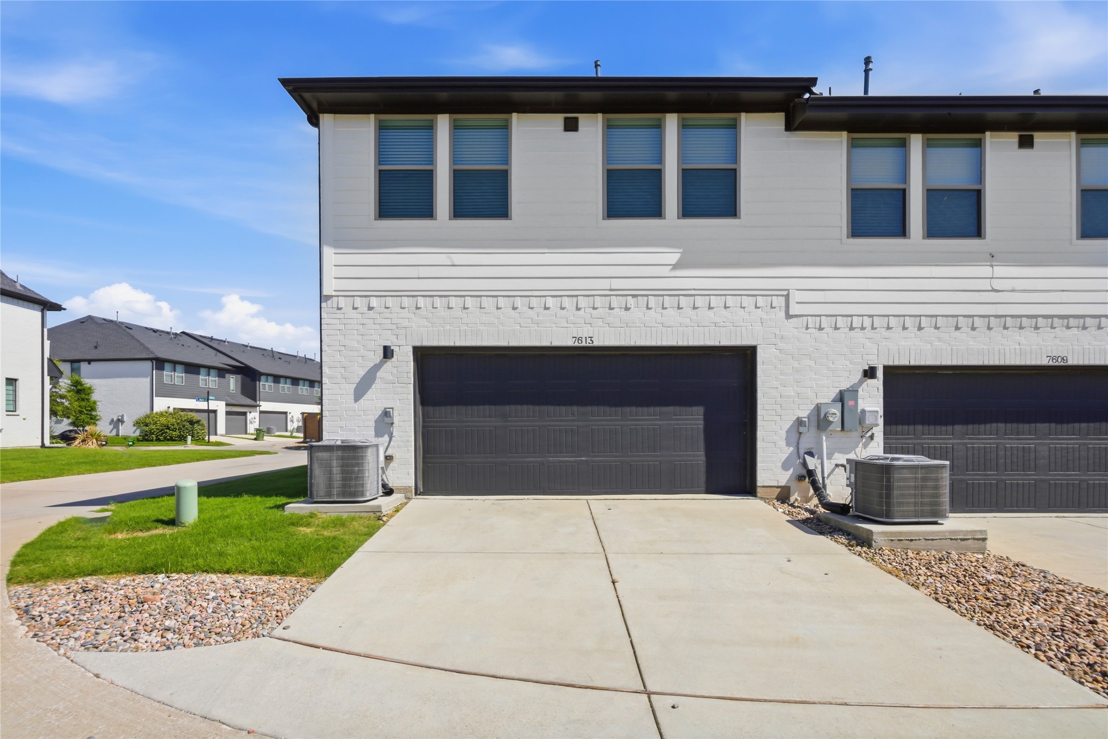 7613 Reis Lane