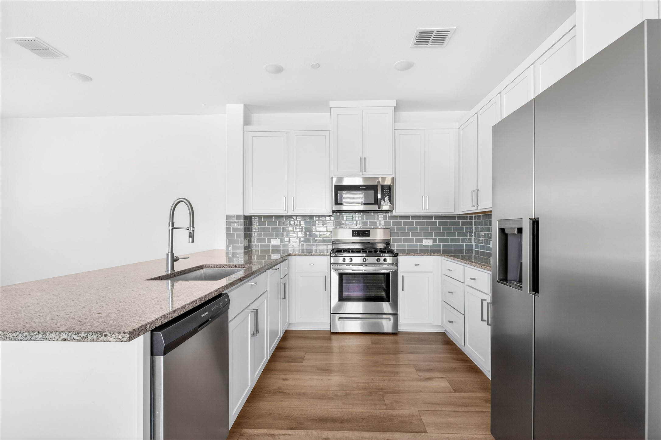 7613 Reis Lane
