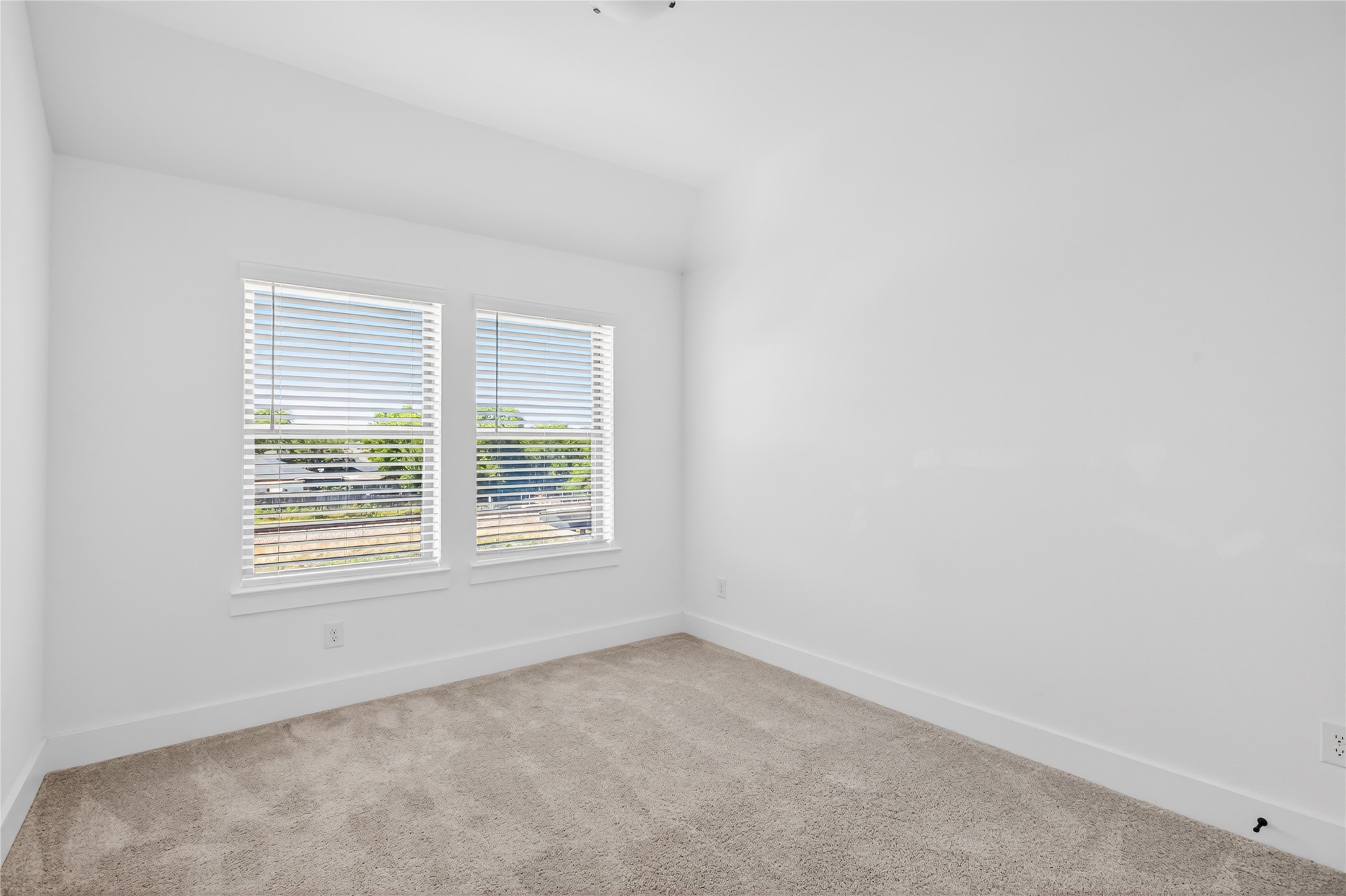 7613 Reis Lane