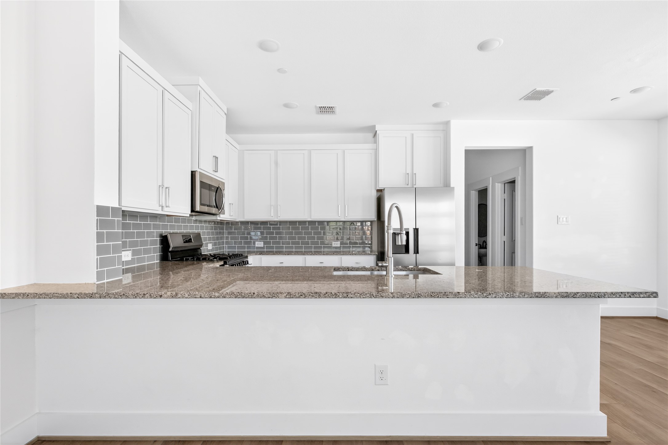 7613 Reis Lane
