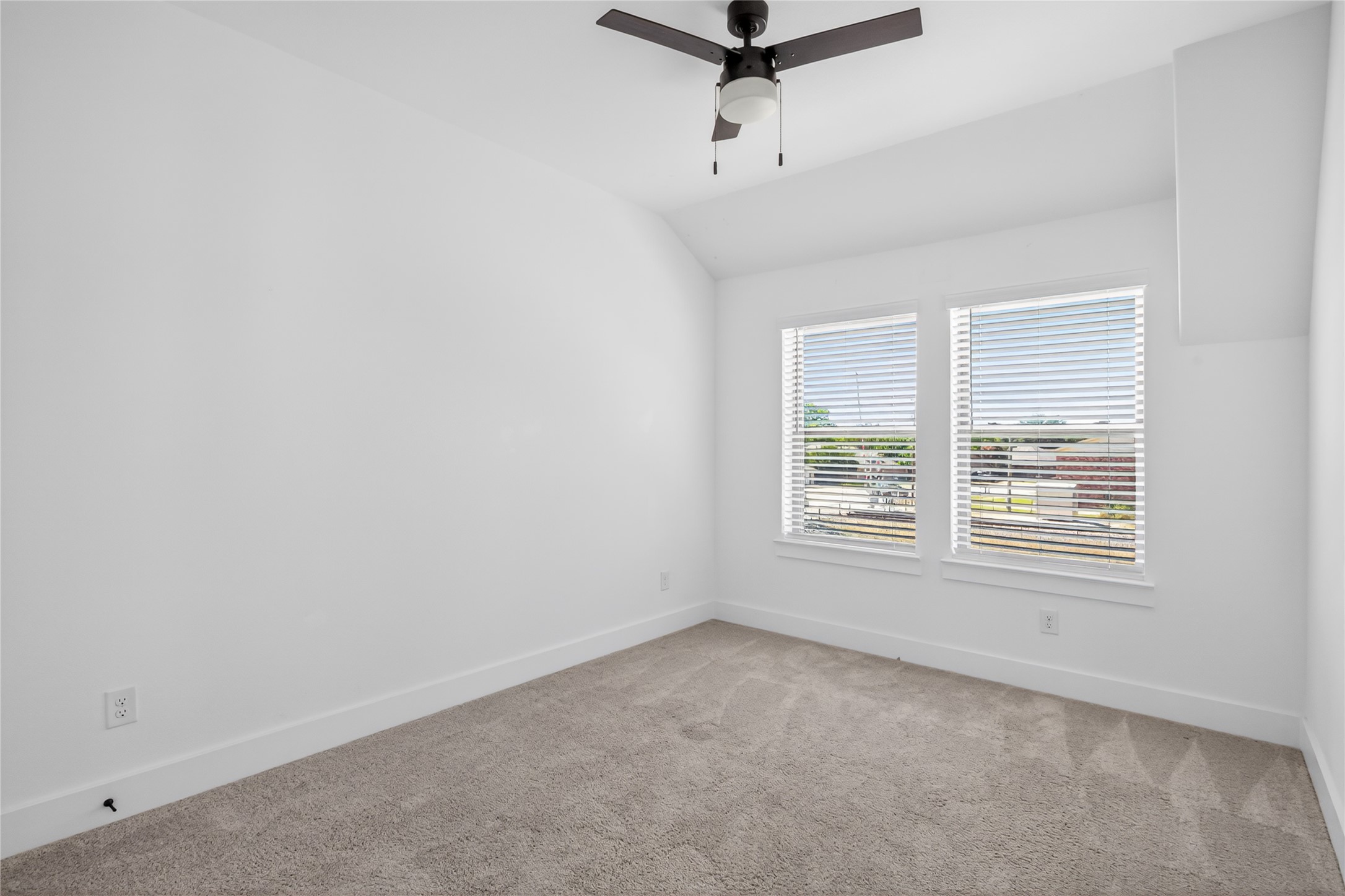 7613 Reis Lane