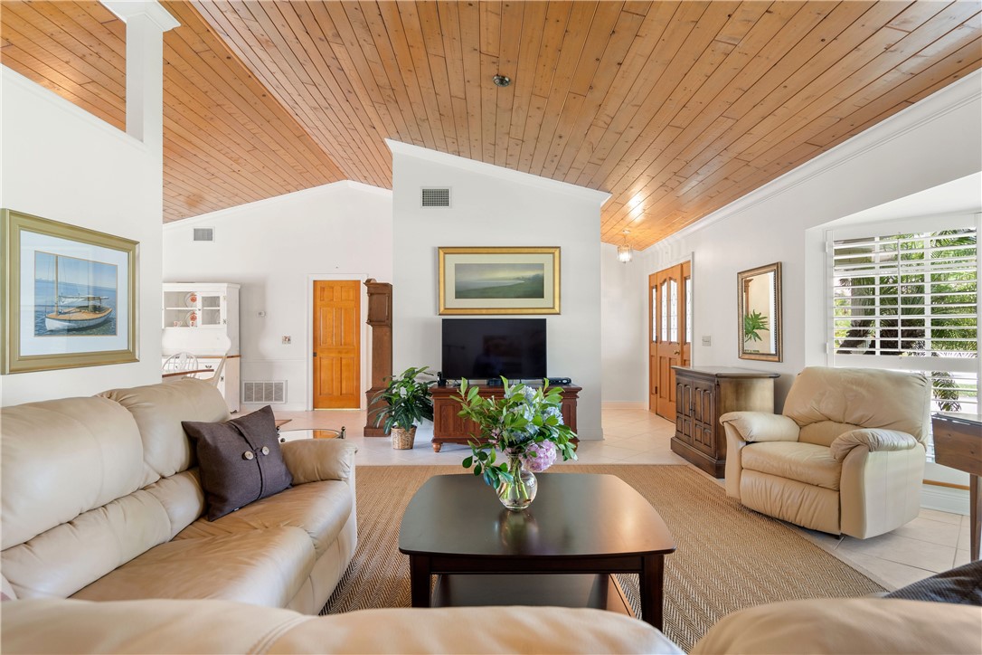 1065 Crescent Beach Road