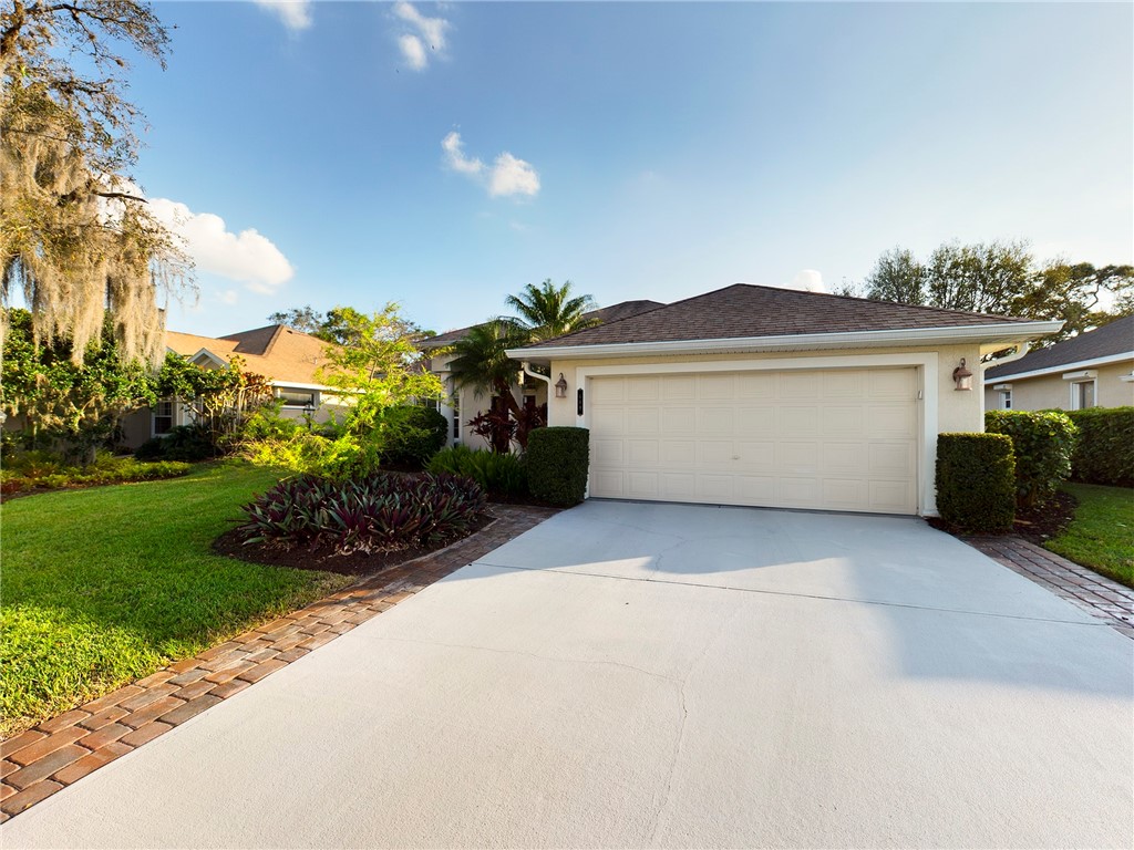 689 Brush Foot Drive