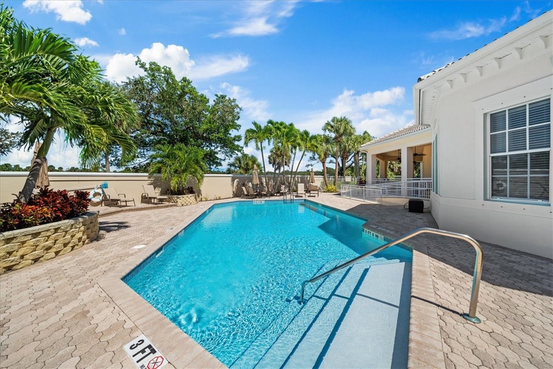 850 Island Club Square