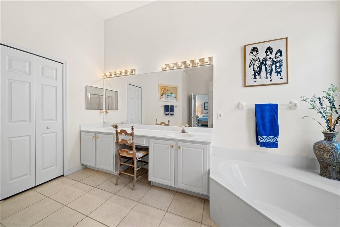 850 Island Club Square