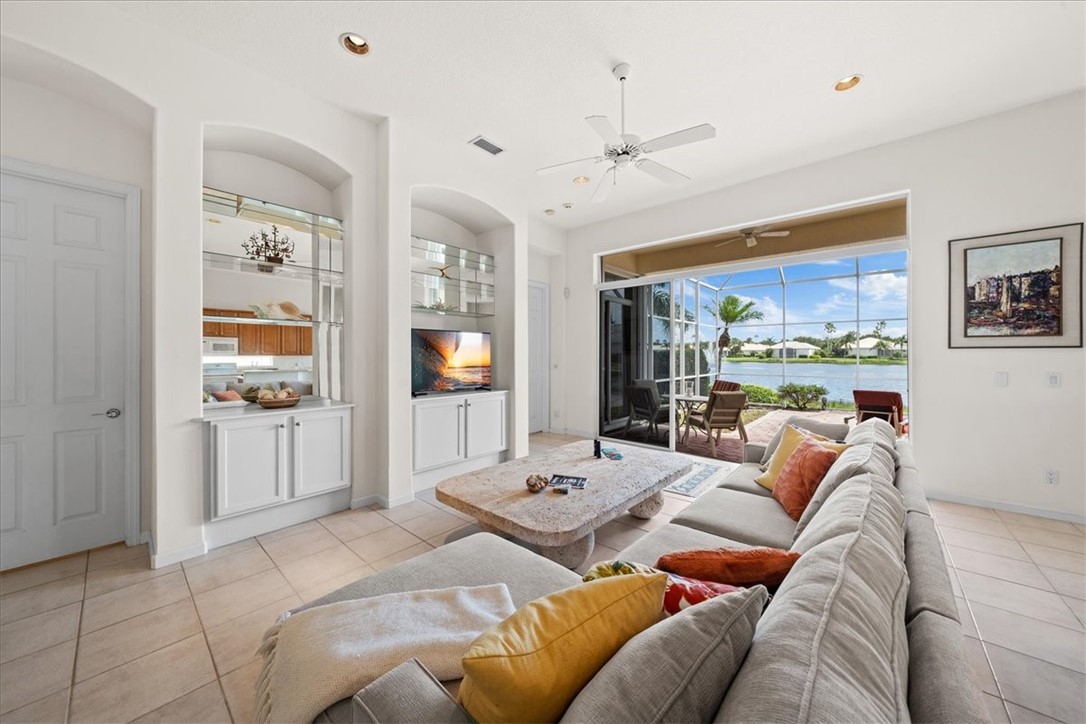 850 Island Club Square