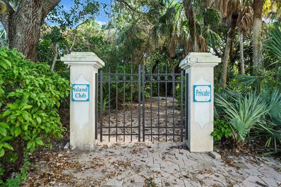 850 Island Club Square