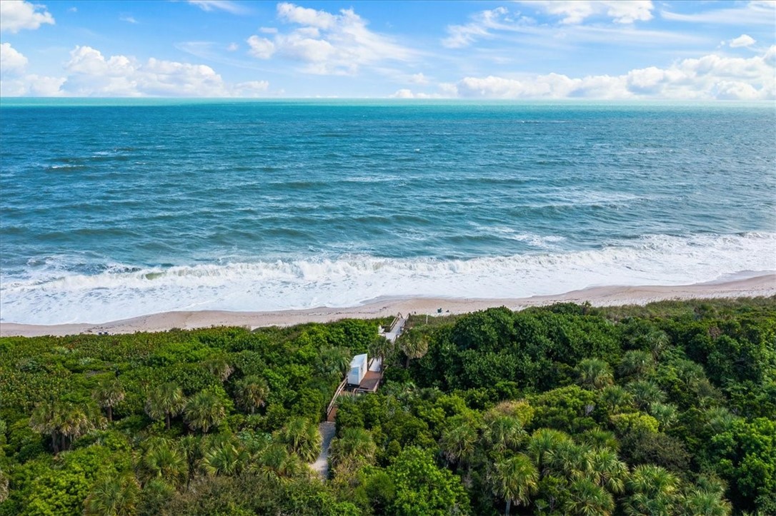 850 Island Club Square