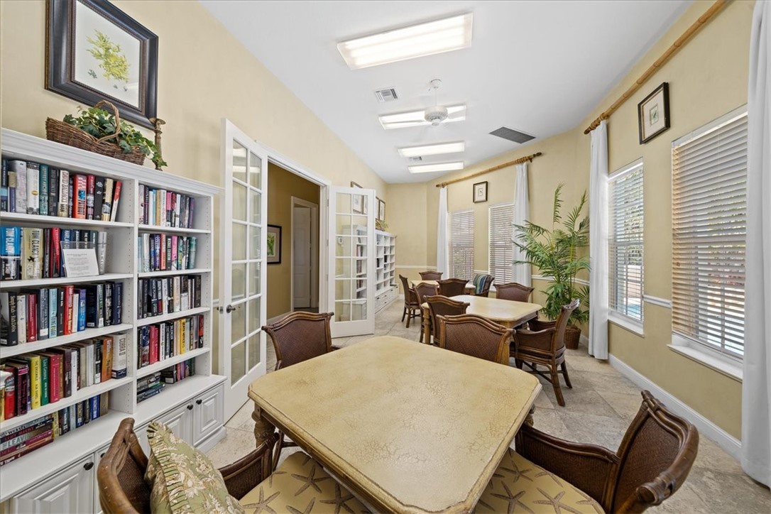 850 Island Club Square