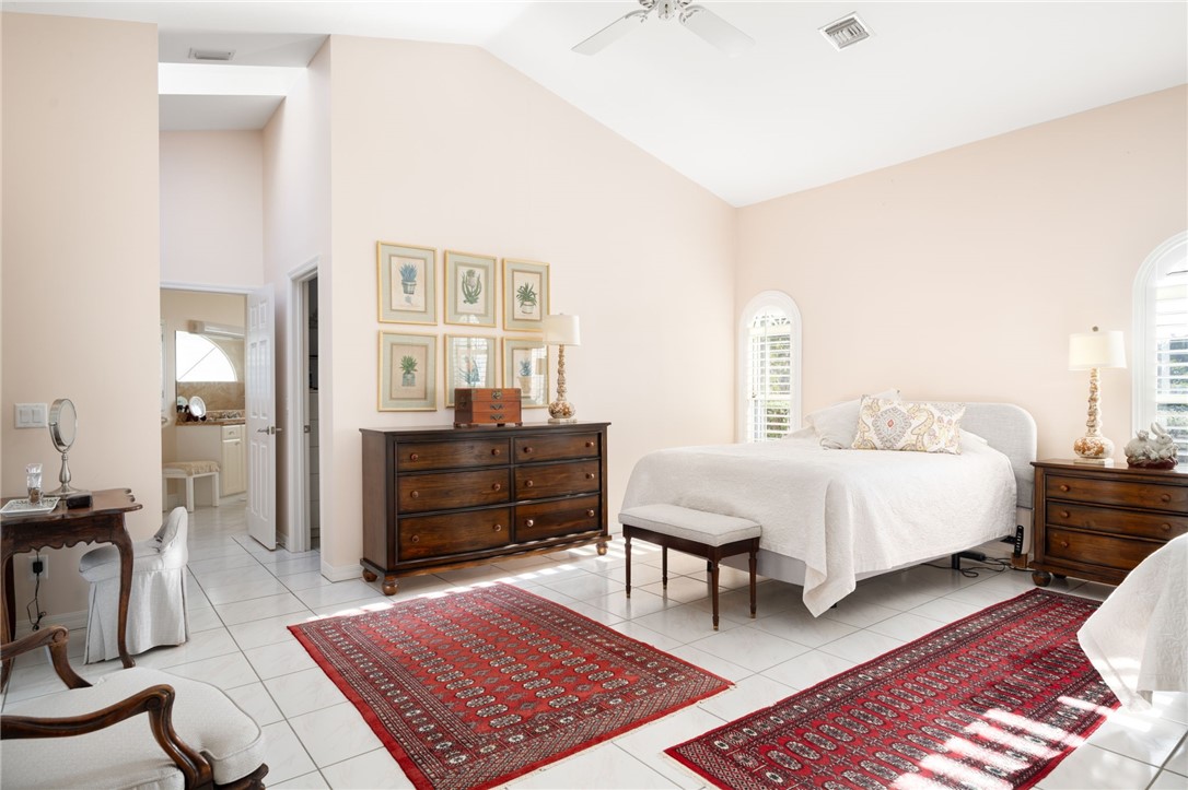 1280 Near Ocean Drive