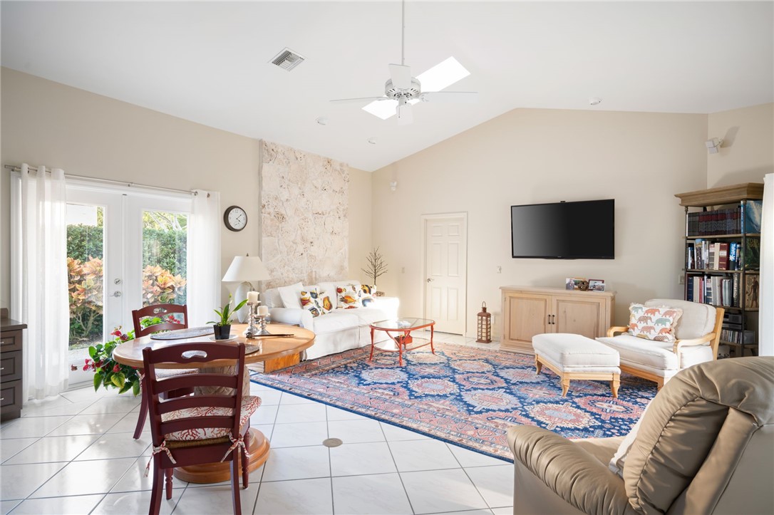 1280 Near Ocean Drive