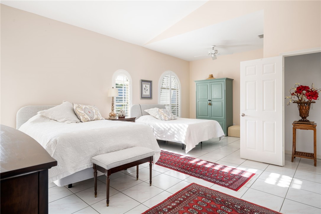 1280 Near Ocean Drive