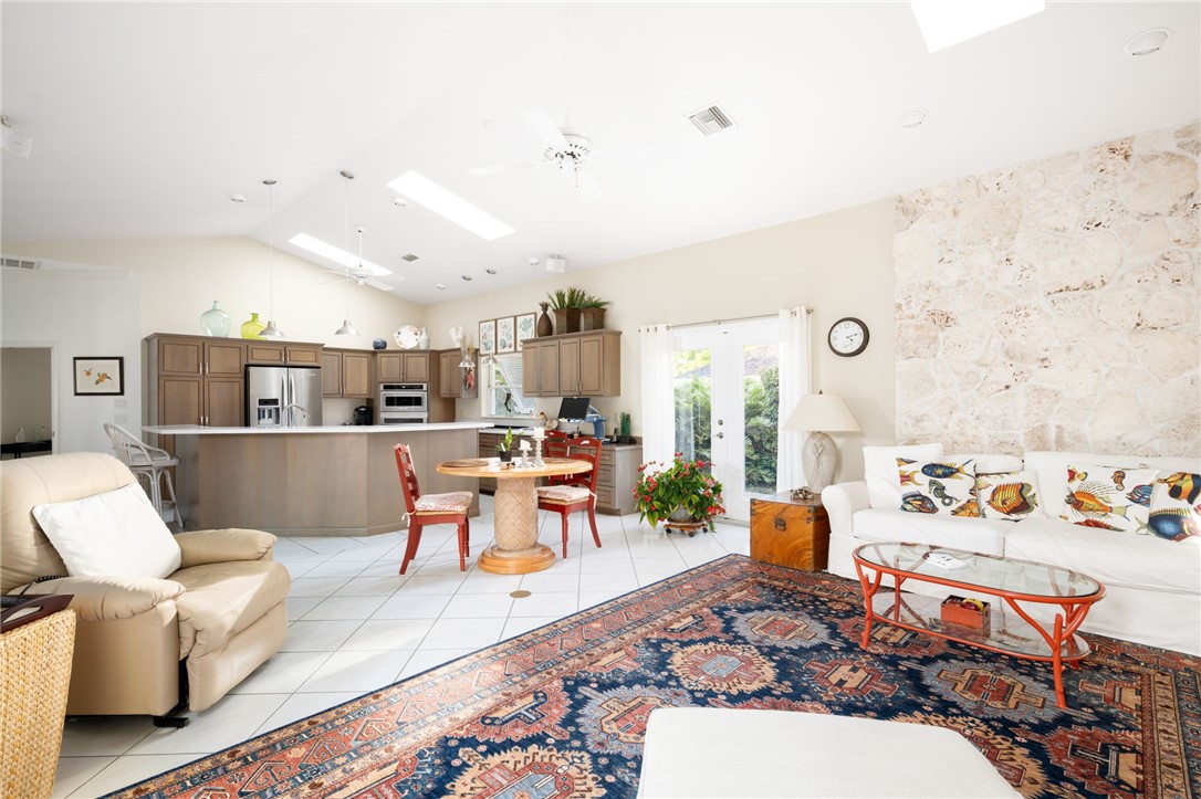 1280 Near Ocean Drive