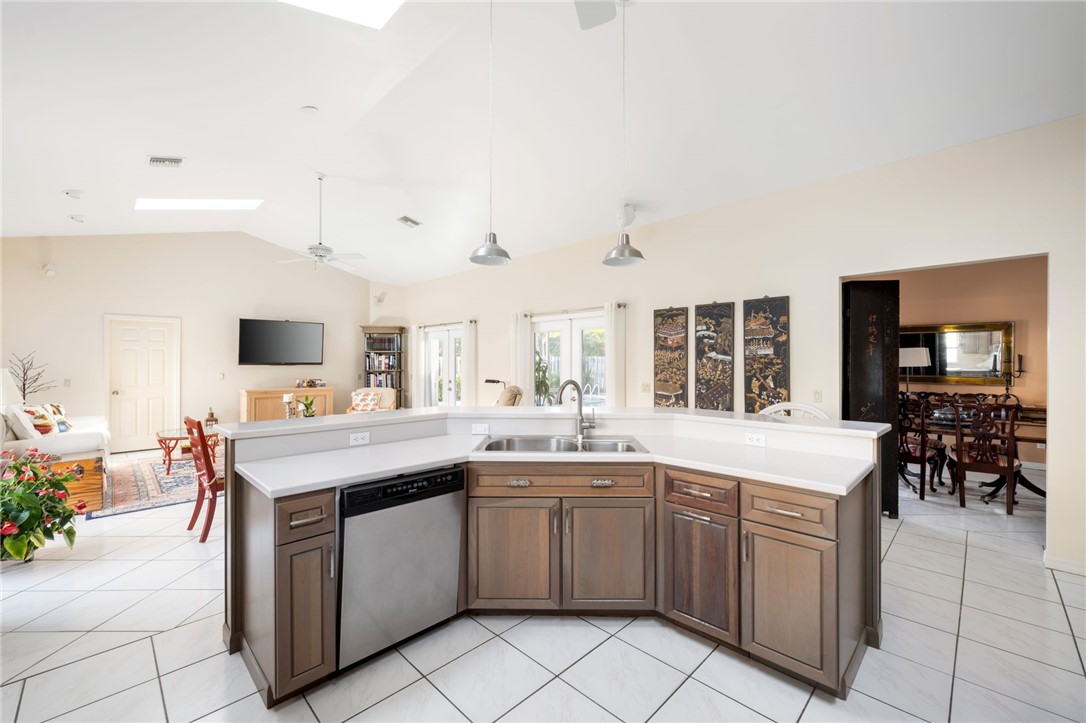 1280 Near Ocean Drive