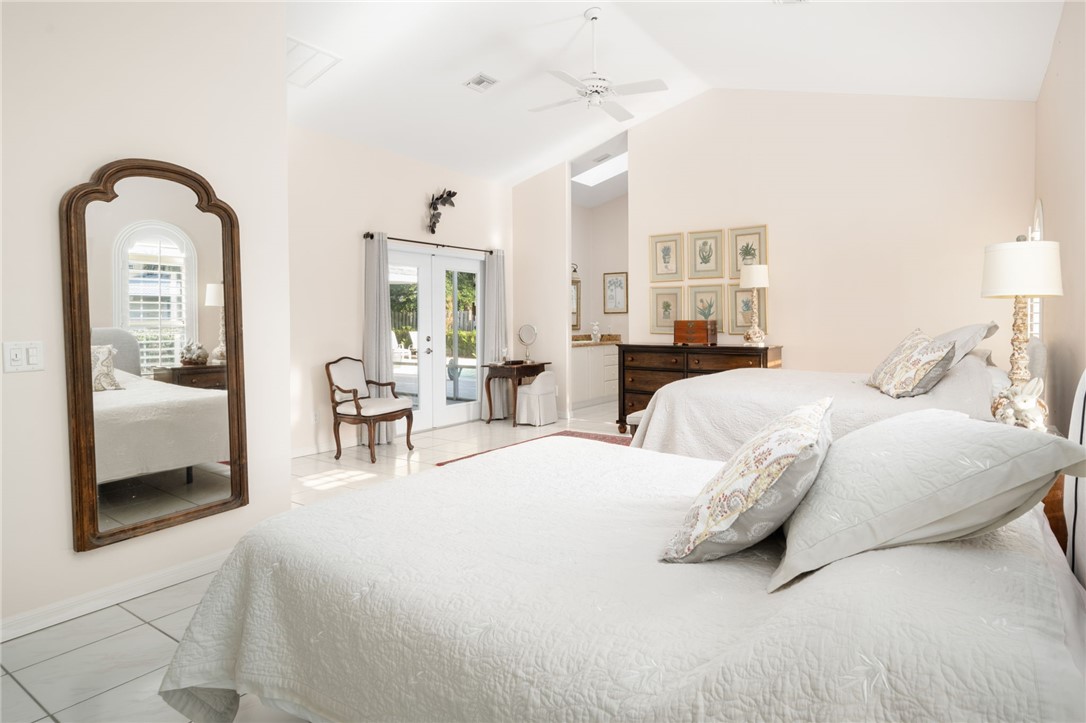 1280 Near Ocean Drive