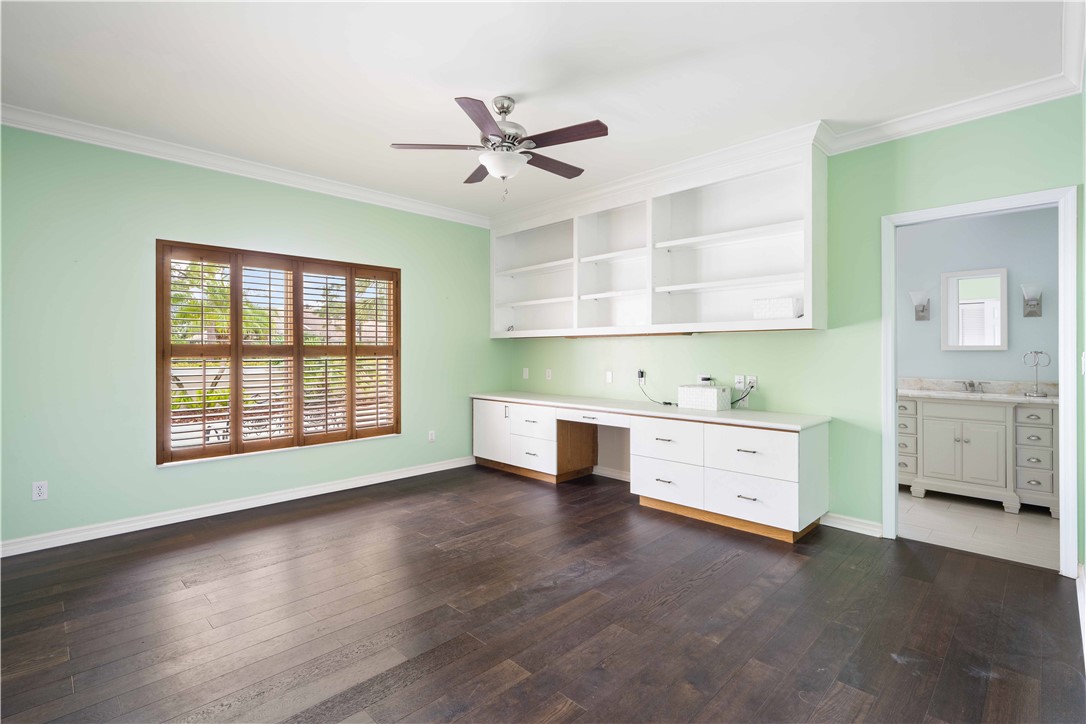 5880 Clubhouse Drive