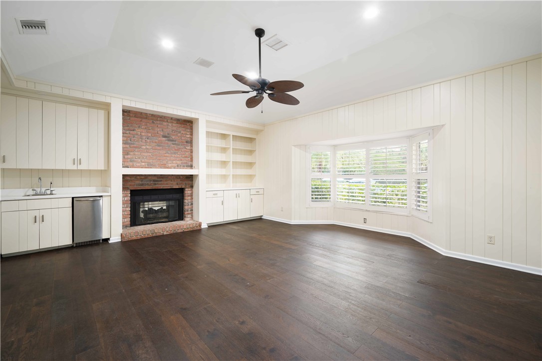 5880 Clubhouse Drive