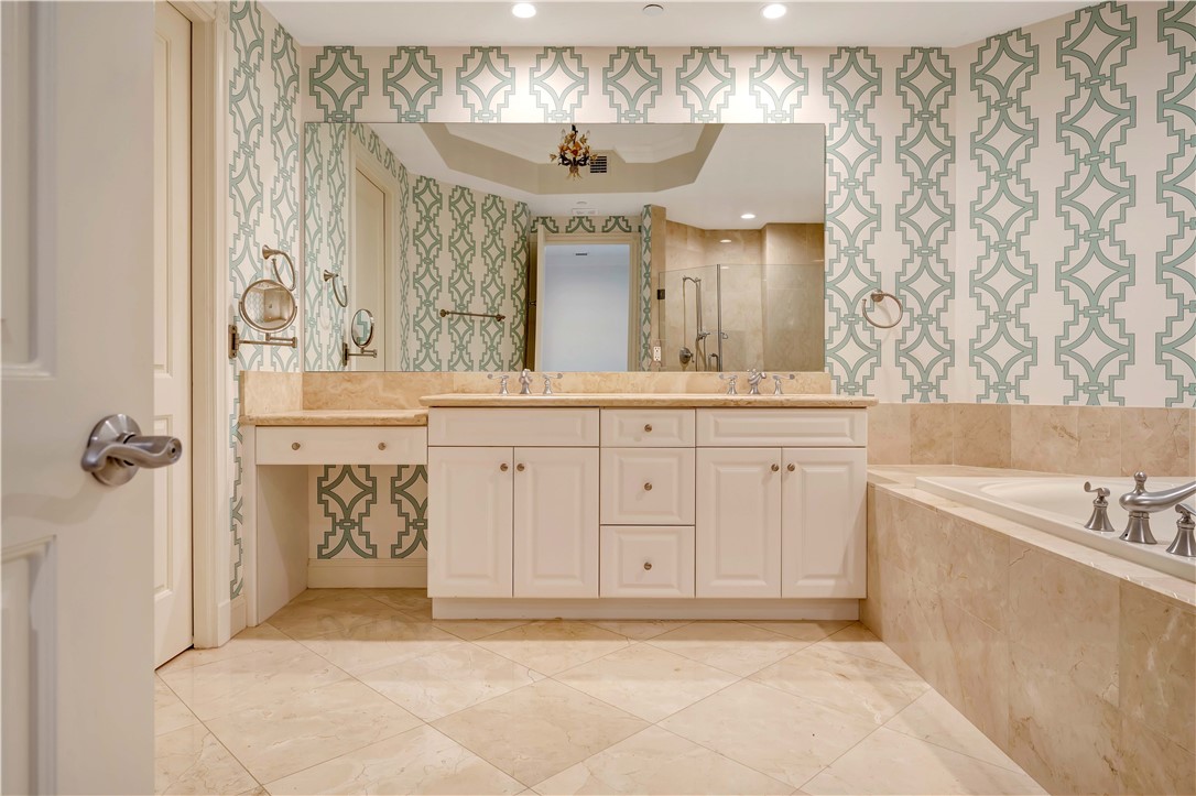 701 N Swim Club Drive 3B