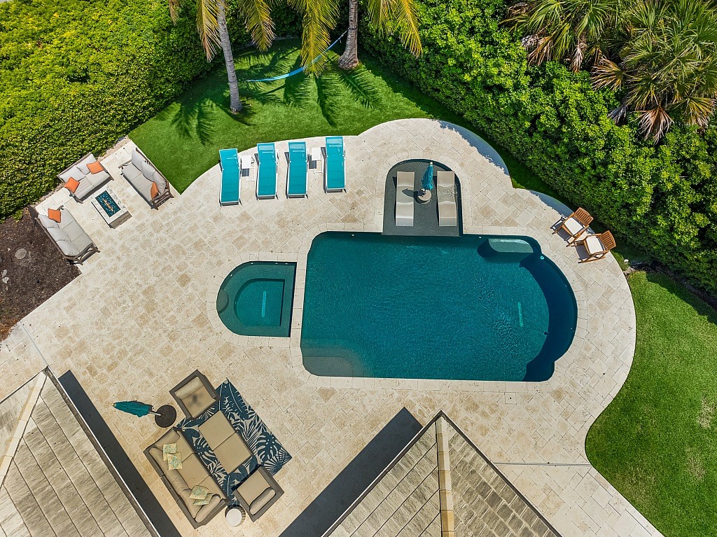 986 Seagrape Lane