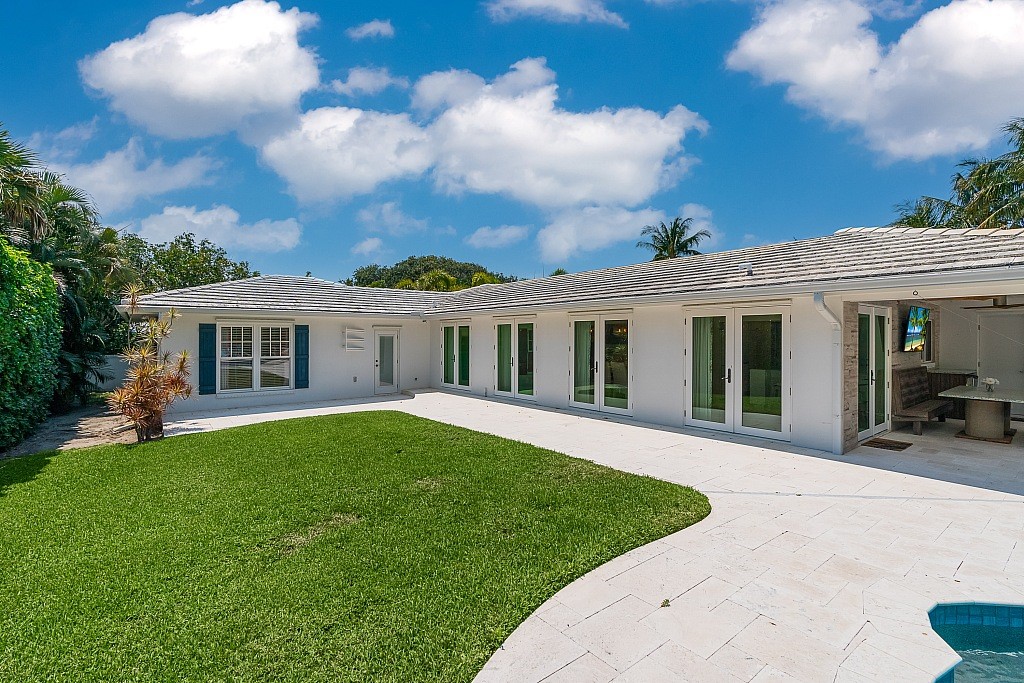 986 Seagrape Lane
