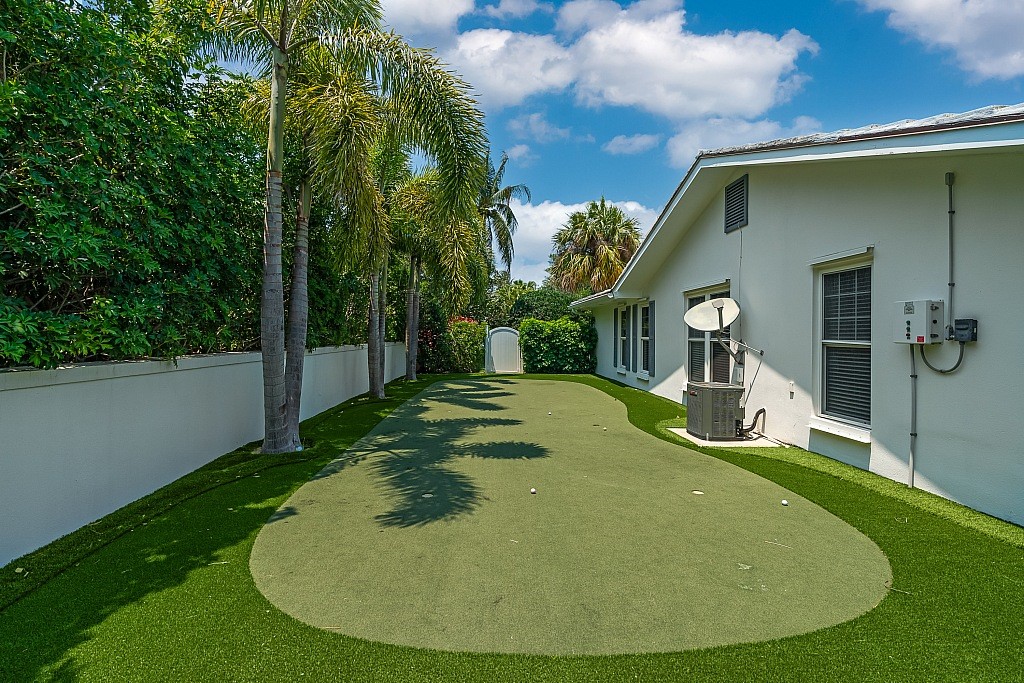986 Seagrape Lane