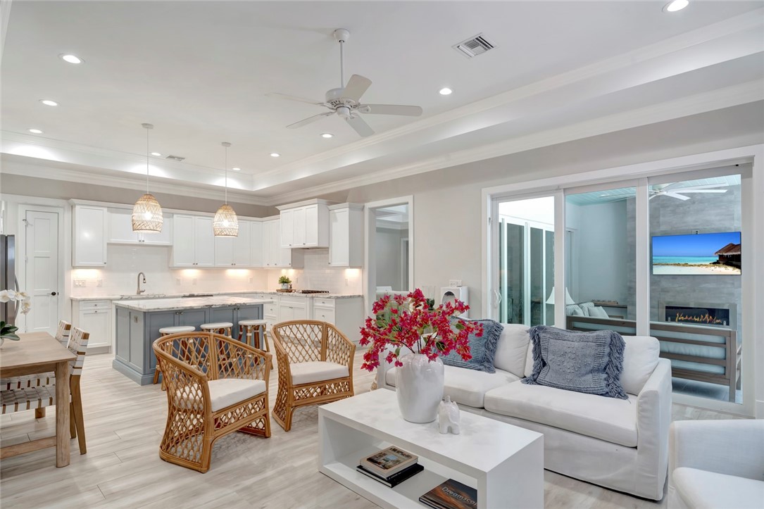 1618 W Sandpointe Place