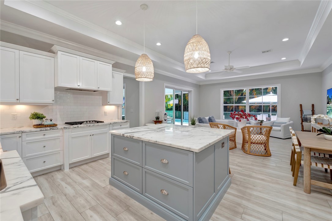 1618 W Sandpointe Place